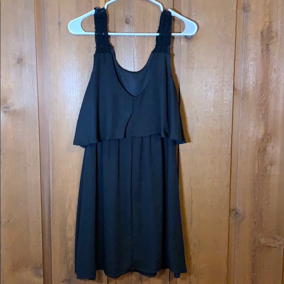 simple black dress - Picture 5 of 6